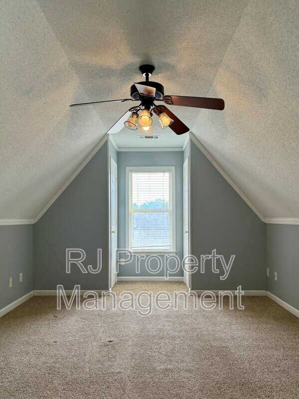 Building Photo - 6095 E Everett Hill Cir