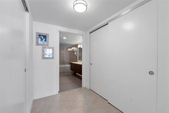 Building Photo - 6620 Indian Creek Dr