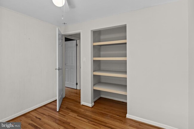 Building Photo - 328 Edgemere Dr