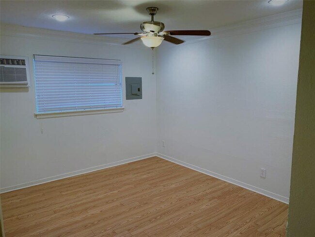 Building Photo - 226 Oriole St