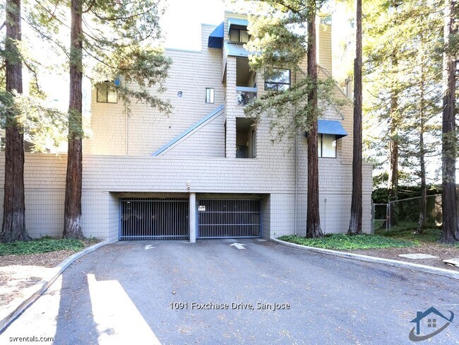 Building Photo - 1091 Foxchase Dr