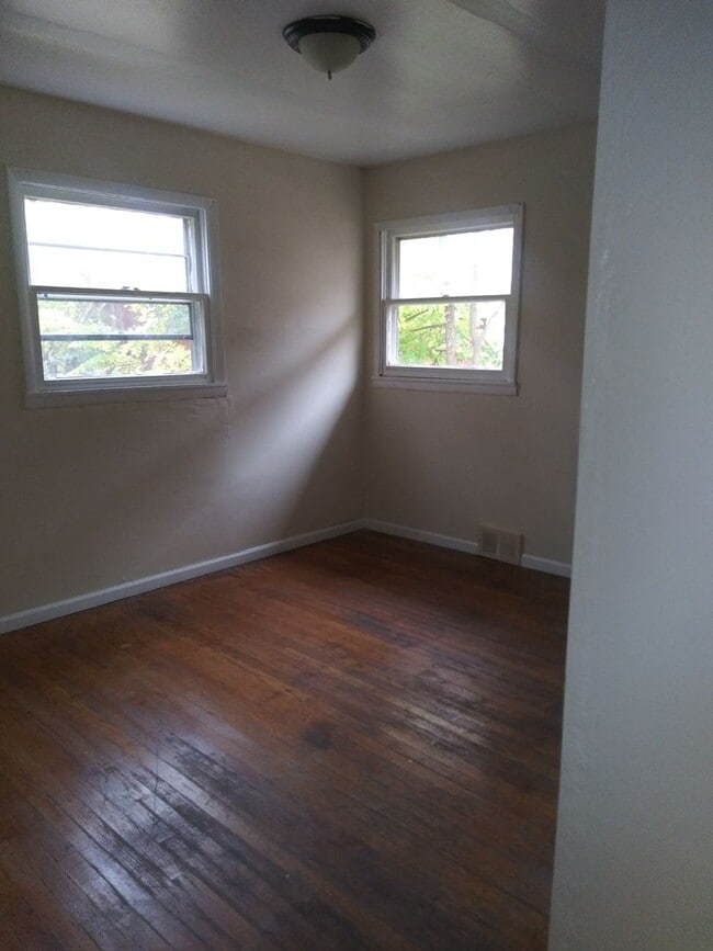 Building Photo - 3 Bedroom Single family home