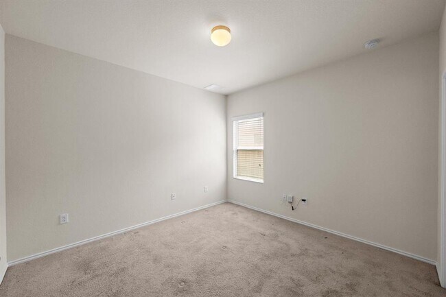 Building Photo - 5720 Kennedy St