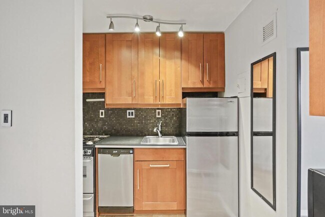 Building Photo - 801 N Pitt St