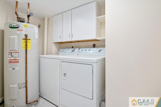 Building Photo - 30 S Adelaide Ave