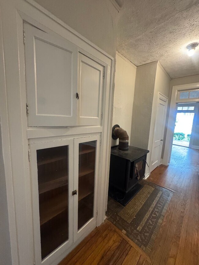 Building Photo - Four Bedrooms in The Garden District