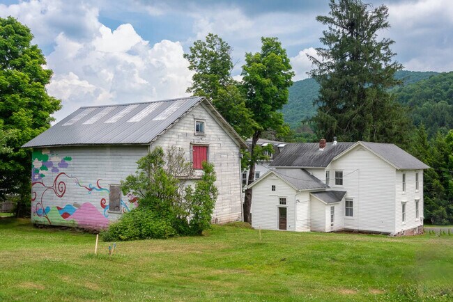 Building Photo - 1915 County Hwy 6