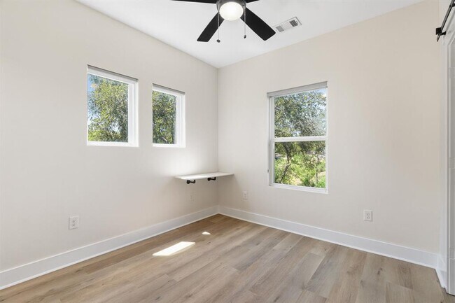 Building Photo - 1160 Lott Ave