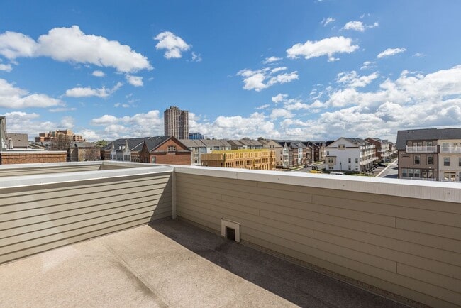Building Photo - 3 Bed 4.5 Bath - Downtown Crown Townhouse ...