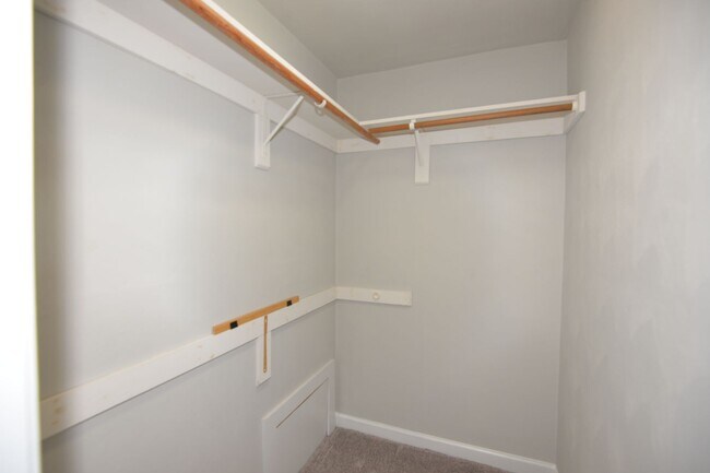 Building Photo - 2 Bedroom Townhome in Cypress Point North