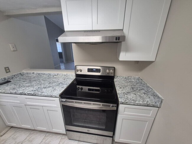 Building Photo - 1921 Truman Rd