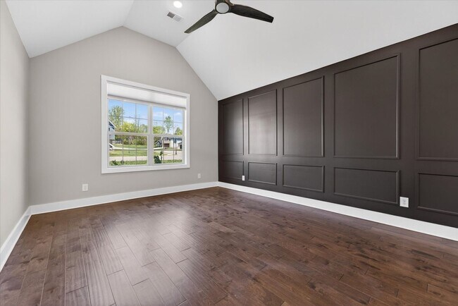 Building Photo - Pet Friendly Three Bedroom!