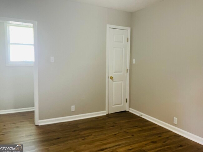 Building Photo - 900 Park Ave