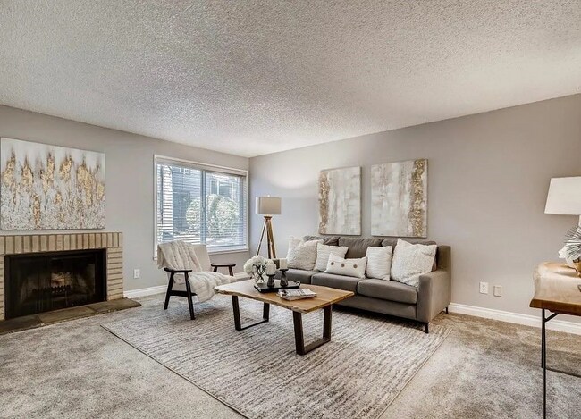 Building Photo - Spacious 2 bedroom 1.75 bath condo Racquet...