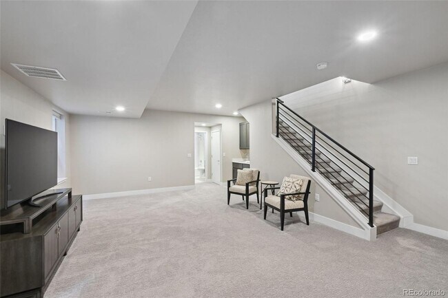 Building Photo - Rare University/Observatory Park 4 Plus Bed, 4.5 Bath Home