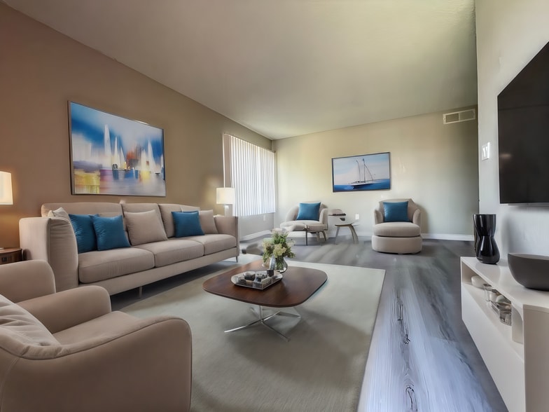 Falcon Pointe Apartments 2934 Canyon Crest Dr Riverside CA 92507