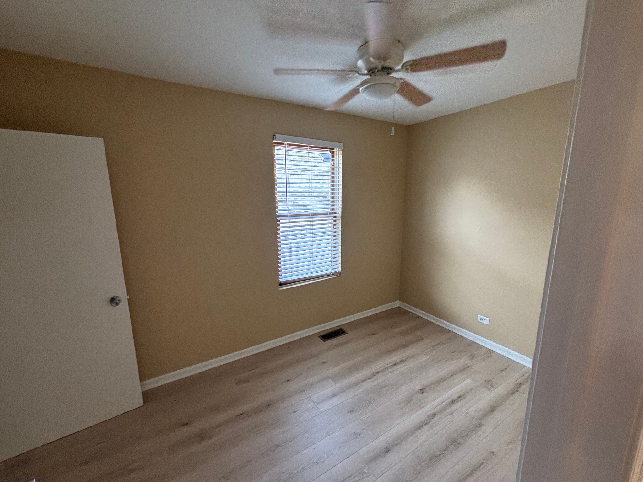 Building Photo - 2642 N Wilton Ave