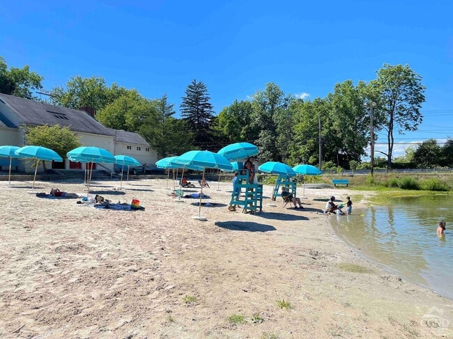 Building Photo - 72 N 6th St