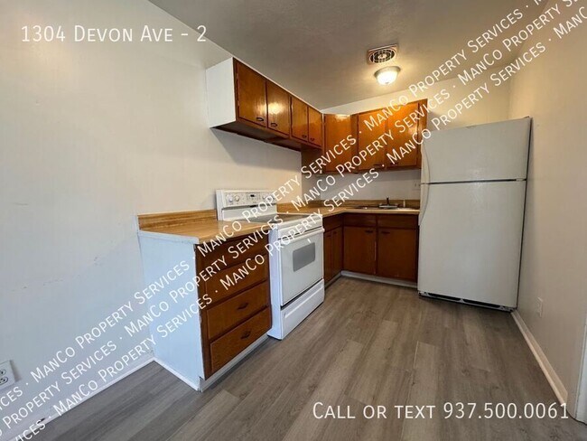 Building Photo - 1304 Devon Ave