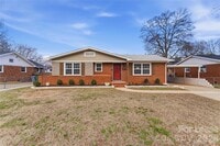 Building Photo - 4000 Fieldcrest Rd