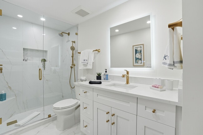 Building Photo - 3443 Gulf Shore Blvd N