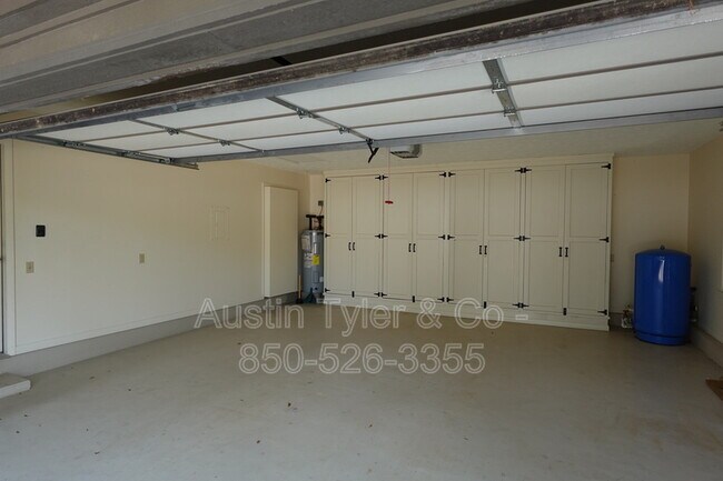 Building Photo - 444 Silver Lake N