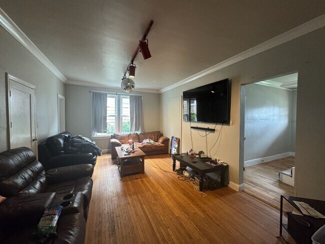 Building Photo - 350 Probasco St