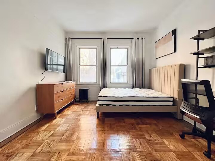 Building Photo - Furnished room/NOT APARTMENT