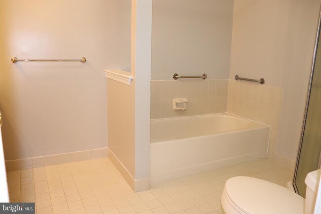 Building Photo - 237 Andover Pl