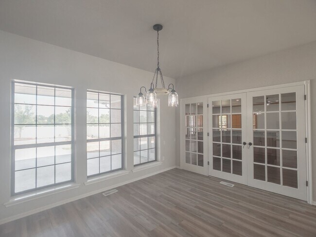 Building Photo - Large Private Oasis FOR RENT in Tuttle!