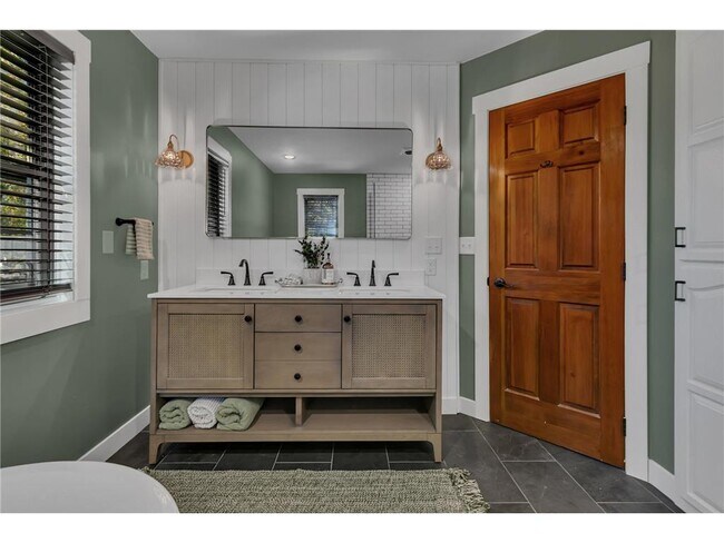 Building Photo - 501 Riverside Ave N