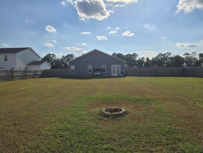 Building Photo - **October Rent Free**4 Bedroom, 2 Bath Hom...