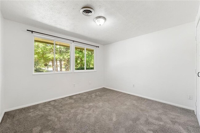 Building Photo - 1069 Martin Rd
