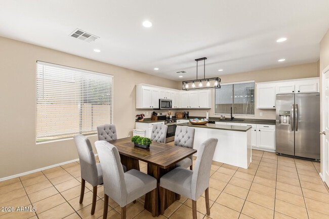 Building Photo - 3143 S Southwind Dr