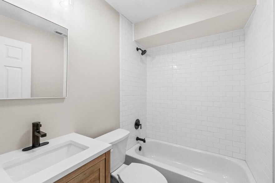 Building Photo - 324 W 29th St