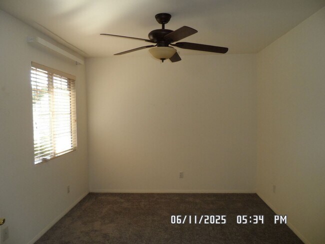 Building Photo - 3 Bedrooms, Den, 2 Bathrooms, 3 Car Garage...