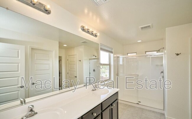 Building Photo - 2415 E Runaway Bay Pl
