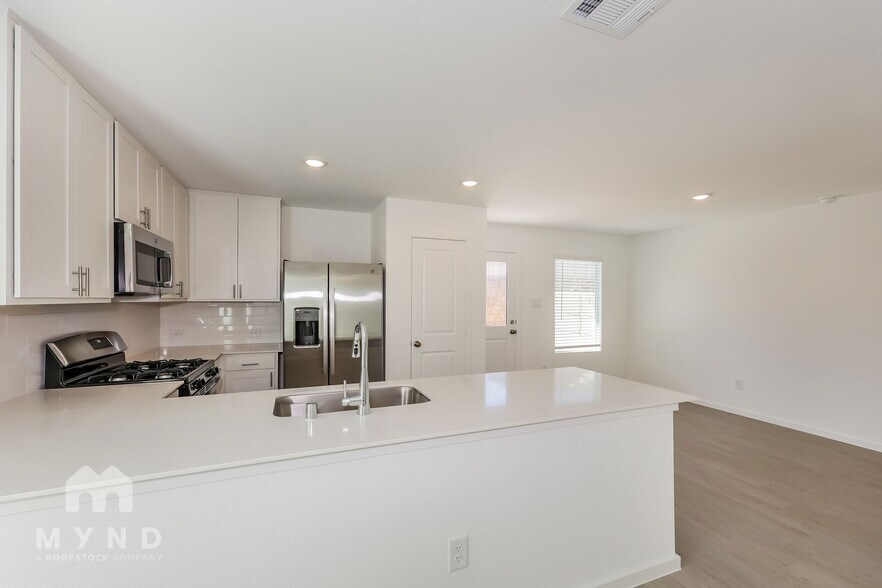 Building Photo - 2756 Ctr Crk Ln