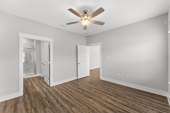 Building Photo - 170 Bradford Ct