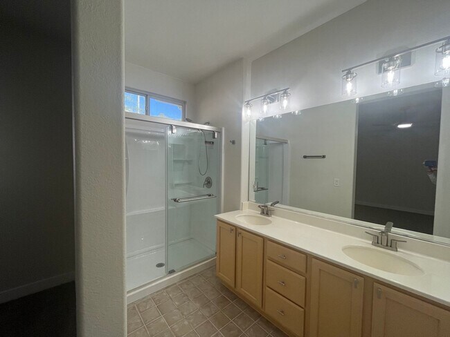 Building Photo - single story, 3 bed, 2 bath, 2 car garage in gated community in Summerlin