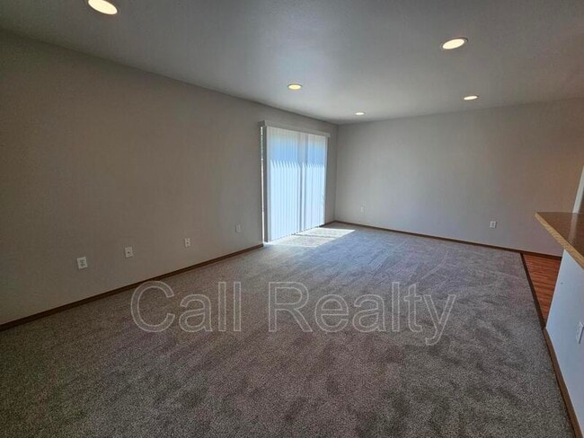 Building Photo - 2420 E Joseph Ave