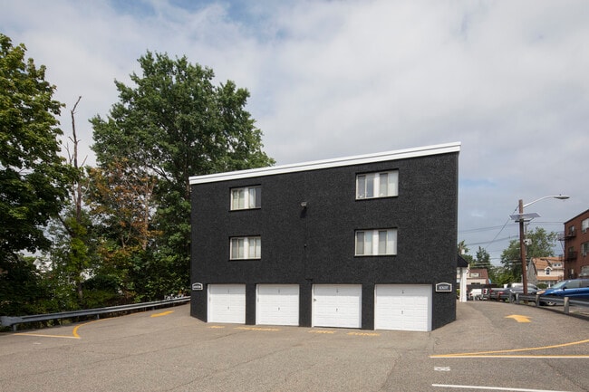 Building Photo - 32 W Church St