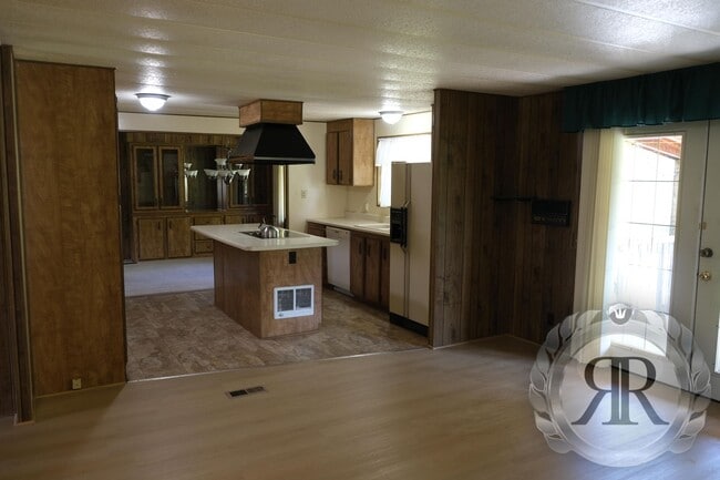 Building Photo - 3bd 2ba Home in West Valley Yakima