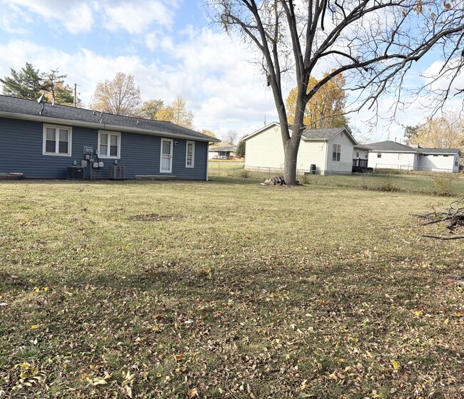 Building Photo - Birchwood Dr