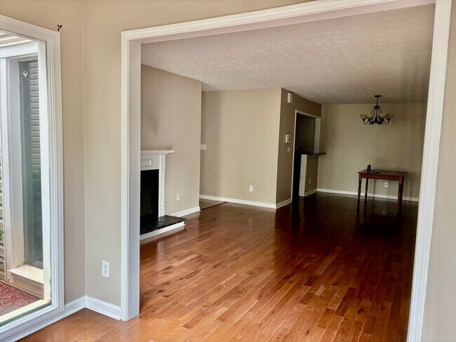 Building Photo - 1206 Augusta Dr