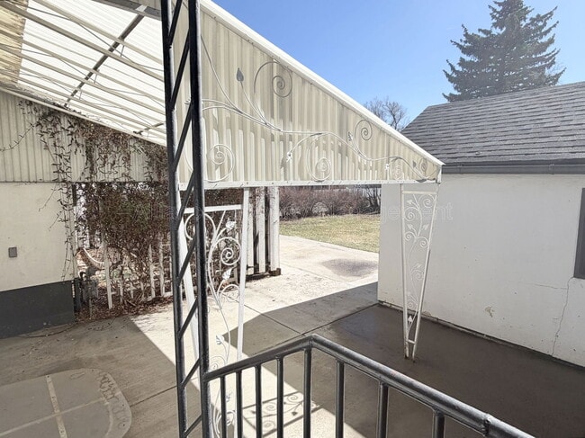 Building Photo - 401 Cheyenne Blvd