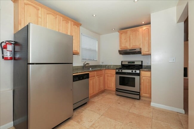 Building Photo - Wonderful Richmond Apartment