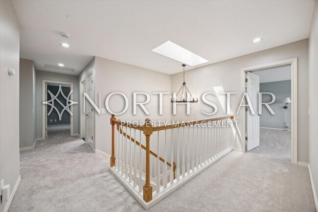 Building Photo - 2055 Ridge Pointe Dr
