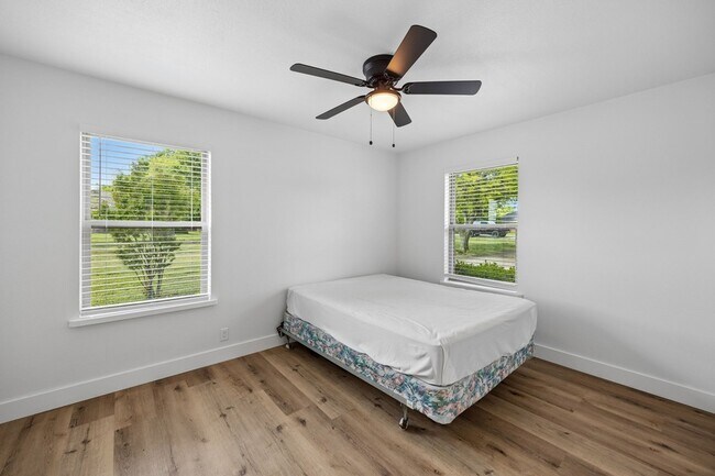 Building Photo - 431 Court Of Pompei