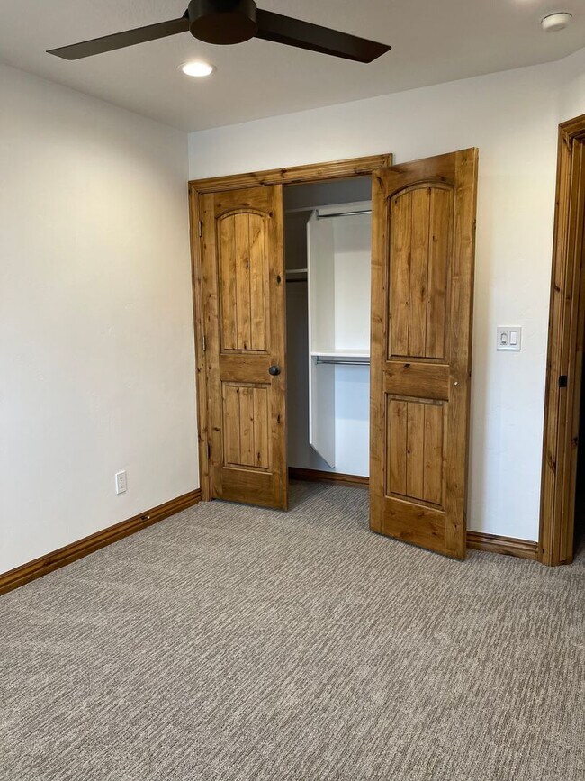 Building Photo - Gorgeous home in Orem